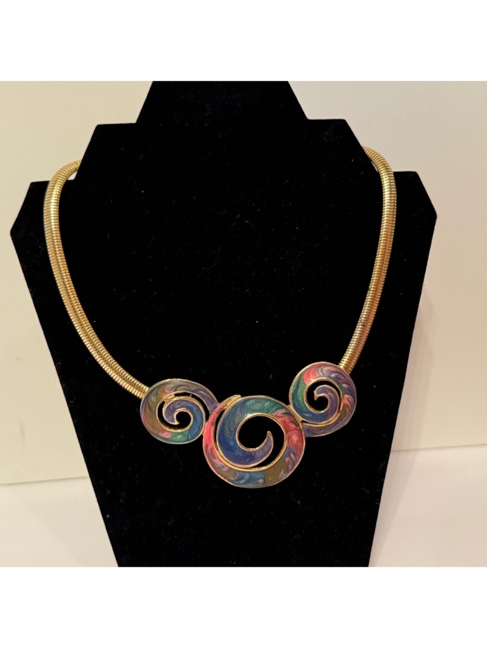 VINTAGE NECKLACE GOLD TONE MESH CHOKER ENAMEL SWIRL CENTERPIECE BLUE PINK GREEN